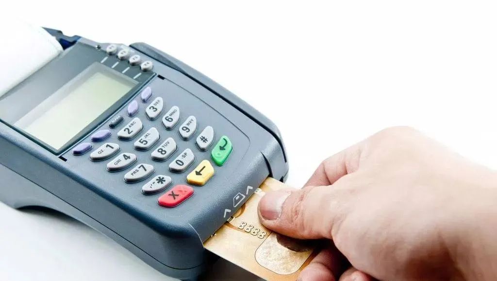 揭秘：刷卡支付与扫码支付，银行更喜欢哪个？(图2)
